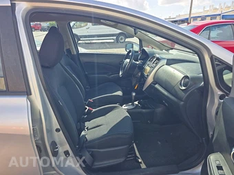 2016 Nissan Versa Note SV – miniatura 8