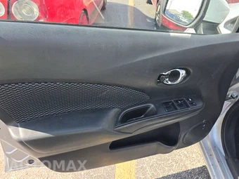 2016 Nissan Versa Note SV – miniatura 9