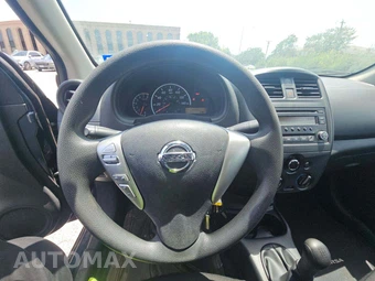 2016 Nissan Versa S – miniatura 10