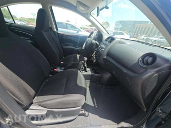 2016 Nissan Versa S – miniatura 18