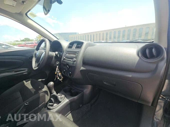 2016 Nissan Versa S – miniatura 19