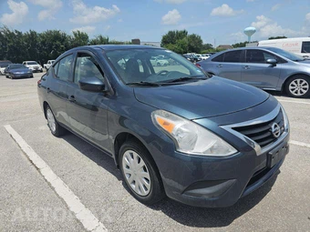 2016 Nissan Versa S – miniatura 2