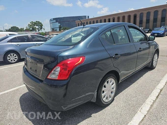 2016 Nissan Versa S – miniatura 3