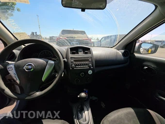 2016 Nissan Versa S – miniatura 11