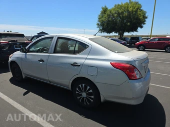 2016 Nissan Versa S – miniatura 6