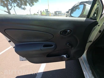 2016 Nissan Versa S – miniatura 9