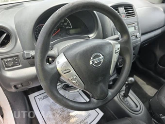 2016 Nissan Versa S Plus - miniatura 10