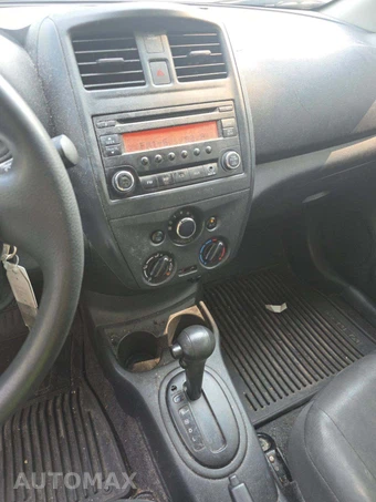 2016 Nissan Versa S Plus – miniatura 10