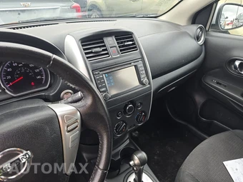2016 Nissan Versa SL - miniatura 11