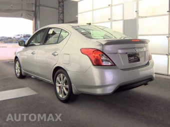 2016 Nissan Versa SL - miniatura 6