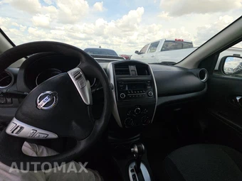 2016 Nissan Versa SV - miniatura 11