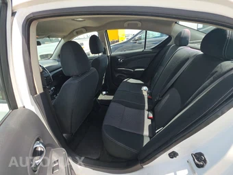 2016 Nissan Versa SV - miniatura 13