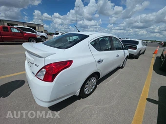 2016 Nissan Versa SV - miniatura 4