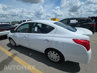 2016 Nissan Versa SV - miniatura 6