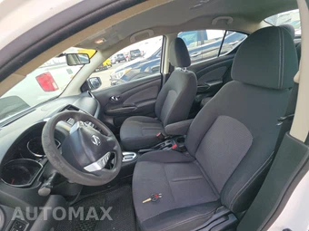 2016 Nissan Versa SV - miniatura 7