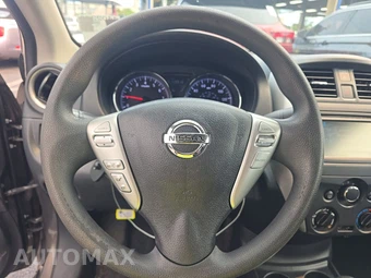 2016 Nissan Versa SV – miniatura 10
