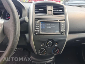 2016 Nissan Versa SV – miniatura 11