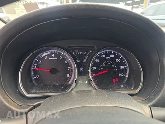 2016 Nissan Versa SV – miniatura 12