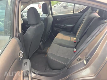 2016 Nissan Versa SV – miniatura 13