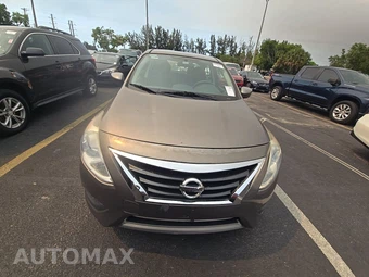 2016 Nissan Versa SV – miniatura 2