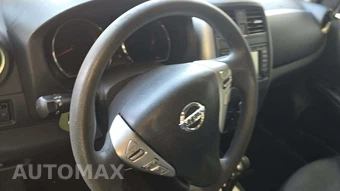 2016 Nissan Versa SV – miniatura 35