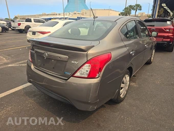 2016 Nissan Versa SV – miniatura 4
