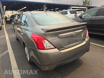 2016 Nissan Versa SV – miniatura 6