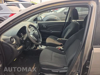 2016 Nissan Versa SV – miniatura 7
