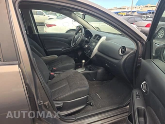 2016 Nissan Versa SV – miniatura 8
