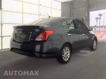 2016 Nissan Versa SV – miniatura 4