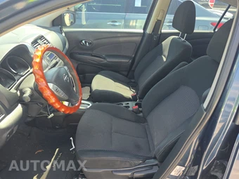 2016 Nissan Versa SV – miniatura 7