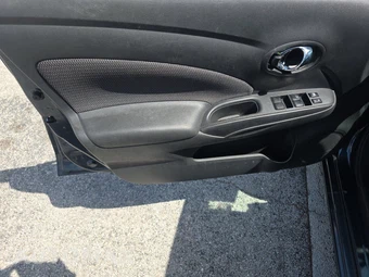2016 Nissan Versa SV – miniatura 9