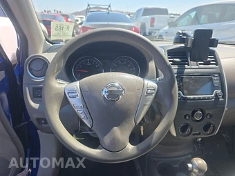 2016 Nissan Versa SV - miniatura 10