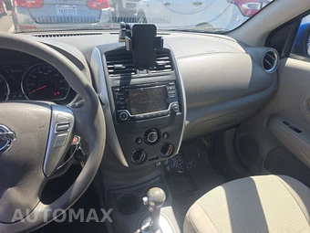 2016 Nissan Versa SV - miniatura 11