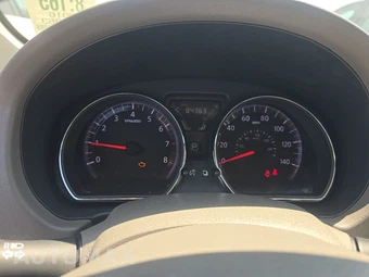2016 Nissan Versa SV - miniatura 12