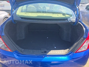 2016 Nissan Versa SV - miniatura 17