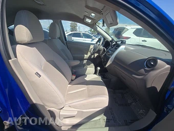 2016 Nissan Versa SV - miniatura 8