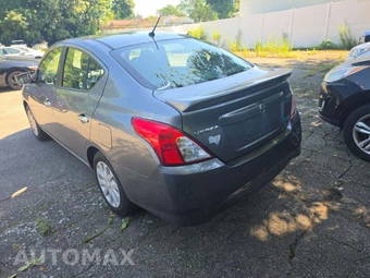 2016 Nissan Versa SV - miniatura 2