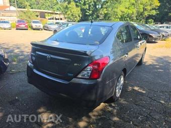 2016 Nissan Versa SV - miniatura 3
