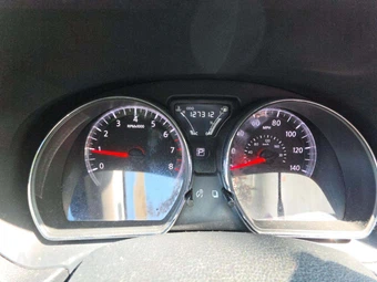 2016 Nissan Versa SV - miniatura 9