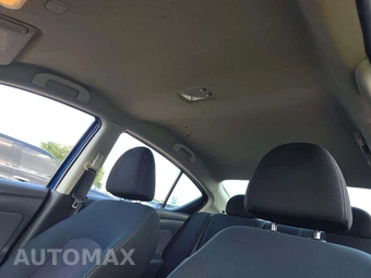 2016 Nissan Versa SV - miniatura 11