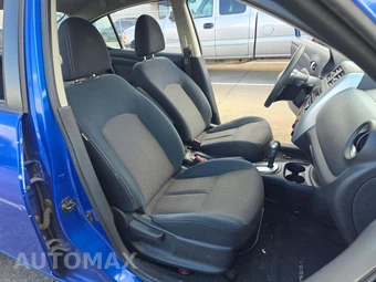 2016 Nissan Versa SV - miniatura 18
