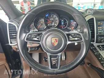 2016 Porsche Cayenne GTS – miniatura 10