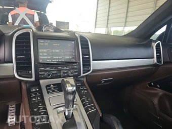 2016 Porsche Cayenne GTS – miniatura 11