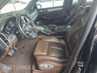 2016 Porsche Cayenne GTS – miniatura 7