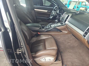 2016 Porsche Cayenne GTS – miniatura 8