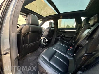 2016 Porsche Cayenne GTS - miniatura 12