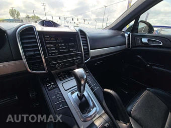 2016 Porsche Cayenne GTS – miniatura 10