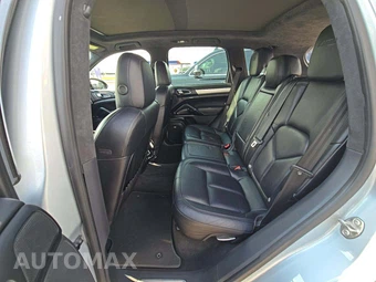 2016 Porsche Cayenne GTS – miniatura 13