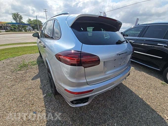 2016 Porsche Cayenne GTS – miniatura 2